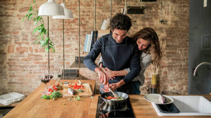When you’re in a relationship, who usually does more of the cooking?