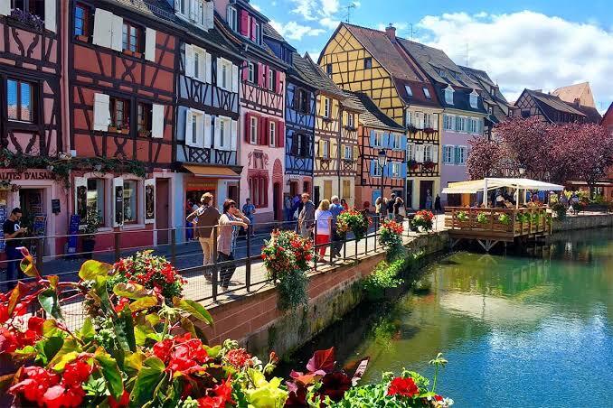 Is it weird that when I see a picture of a random German city, I immediately think its Alsace, rather then Germany😂?