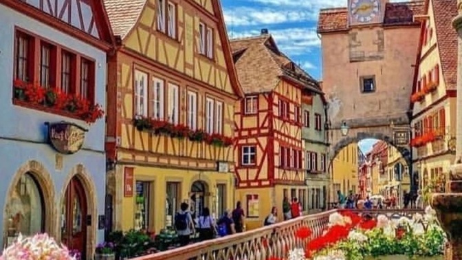 Is it weird that when I see a picture of a random German city, I immediately think it's Alsace, rather then Germany😂?
