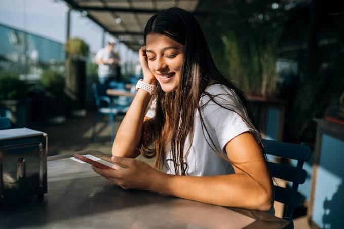 What subjects do you enjoy talking about most when chatting with someoneš?