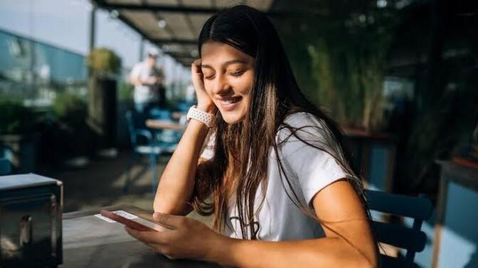 What subjects do you enjoy talking about most when chatting with someone😊?