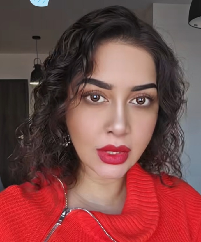 Who is a woman celebrity you find to be pretty?
