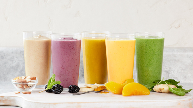 The sun is shining and the weather is amazing. What's your favorite smoothie to enjoy on a day like this😊?