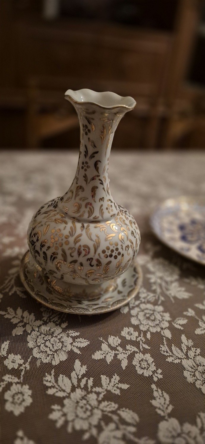 Will my girlfriend like this vase I bought her as a gift?