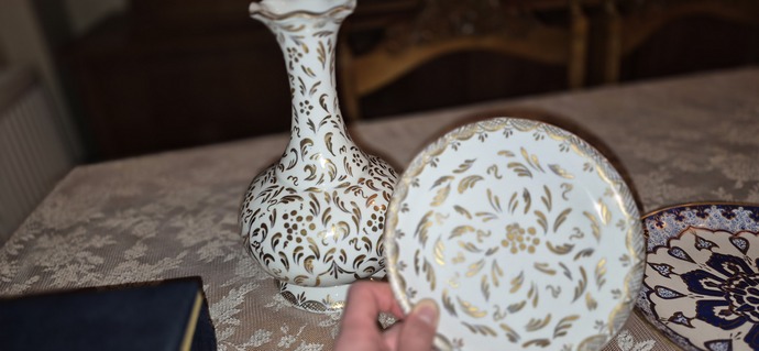 Will my girlfriend like this vase I bought her as a gift?