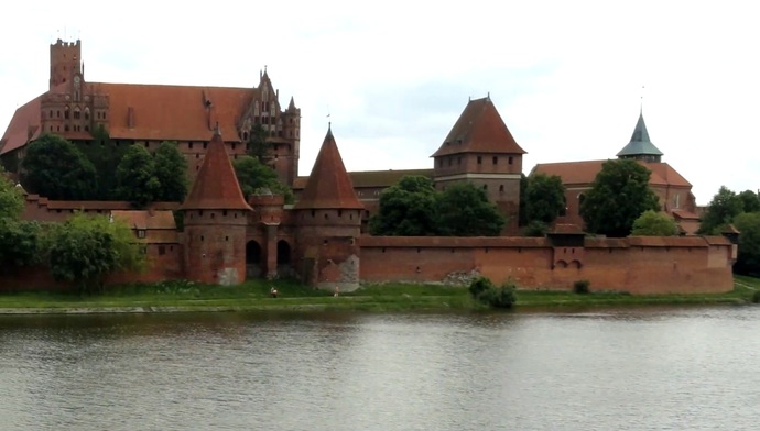 What are your favorite castles you’ve visited in Europe or worldwide?