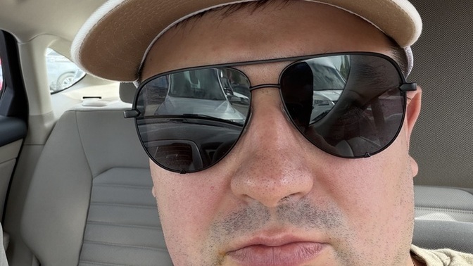 Which sunglasses suit me better: Quay aviators or TwoSvge?