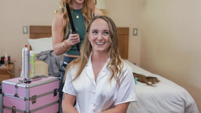 How common are traveling cosmetologists who do hair in clients’ homes?