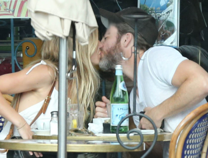 Can candid body language in photos really reveal who someone loves most?