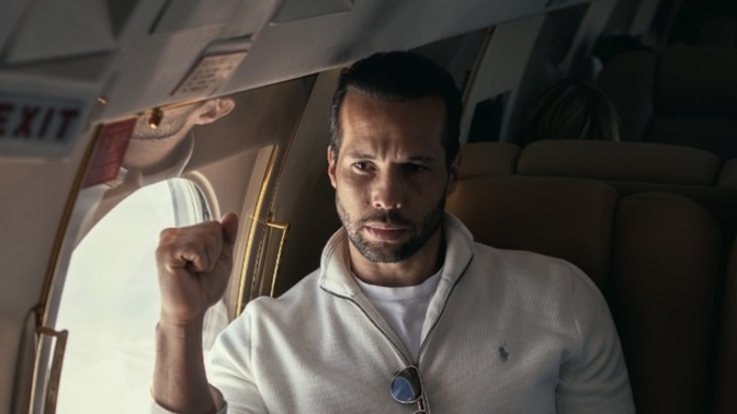 Does this look like a really good photo taken on a private jet?