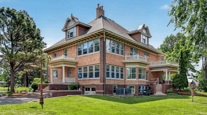 How much is this South Dakota Mansion?