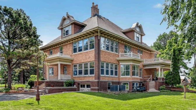How much is this South Dakota Mansion?
