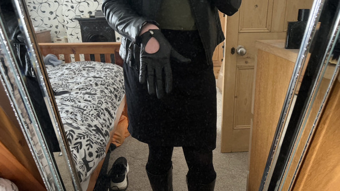 Ladies, do you enjoy wearing leather gloves for style or driving?