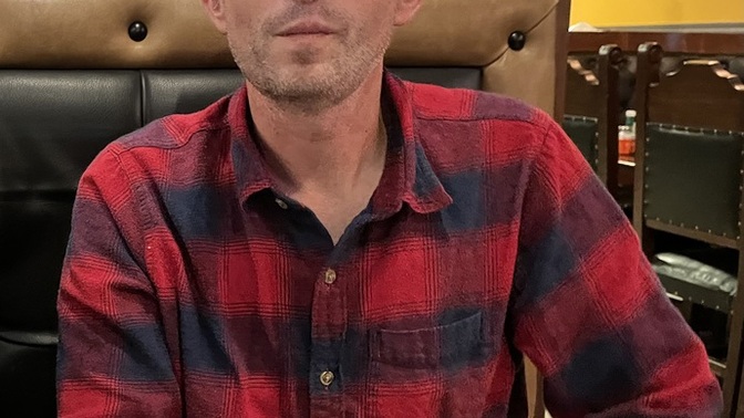 How would you honestly rate this guy’s looks from 1 to 10?