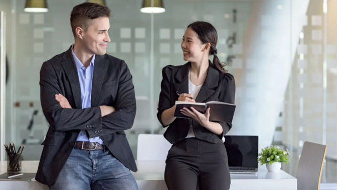 What are the main reasons you shouldn’t date a coworker?