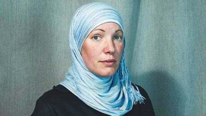 What do Islamophobes think about Europeans who convert to Islam?