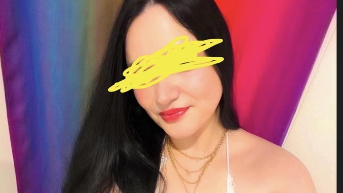 My fiancée sent this picture to someone while abroad—does this prove cheating?
