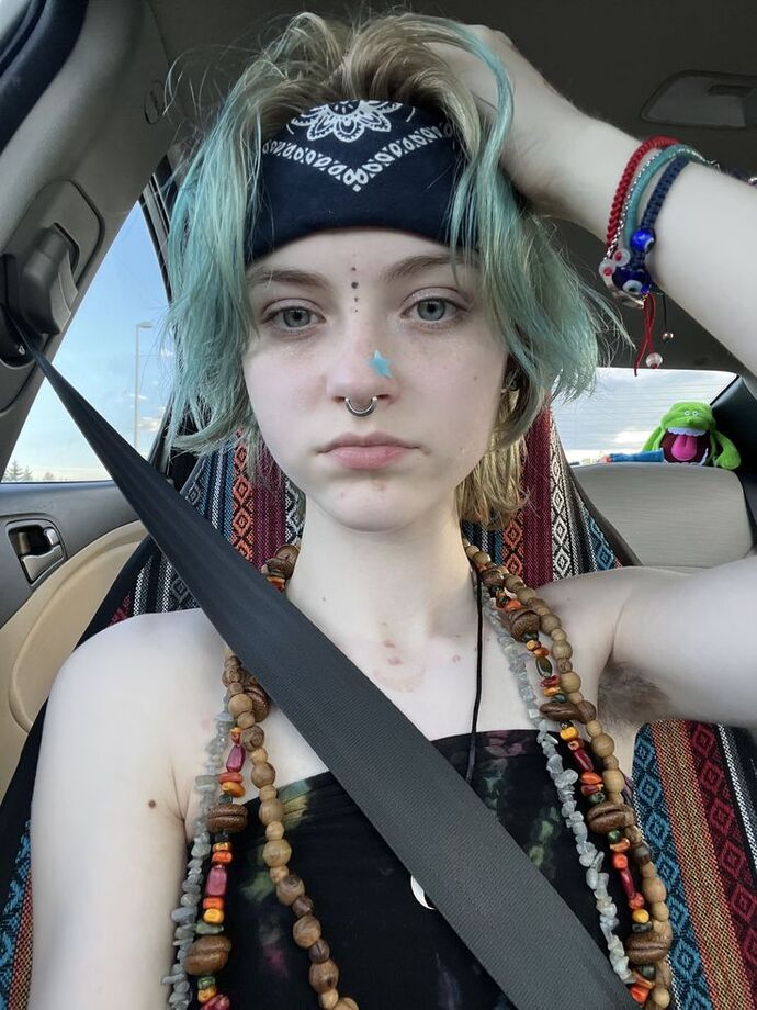Are girls attractive with armpit hair?