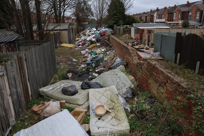 Is the UK mostly beautiful or mostly dirty in real life overall?