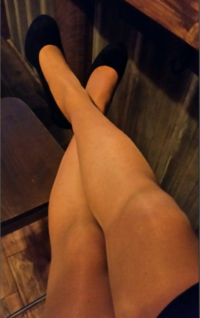 Do you prefer women in pantyhose or with bare legs?