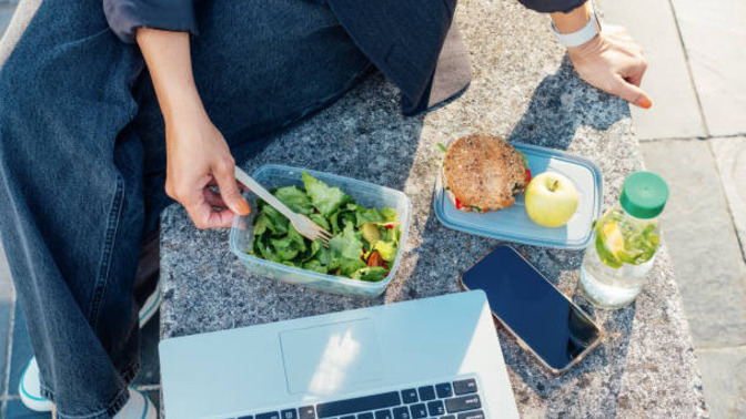 Do you prefer spending your lunch break at the office or outside?