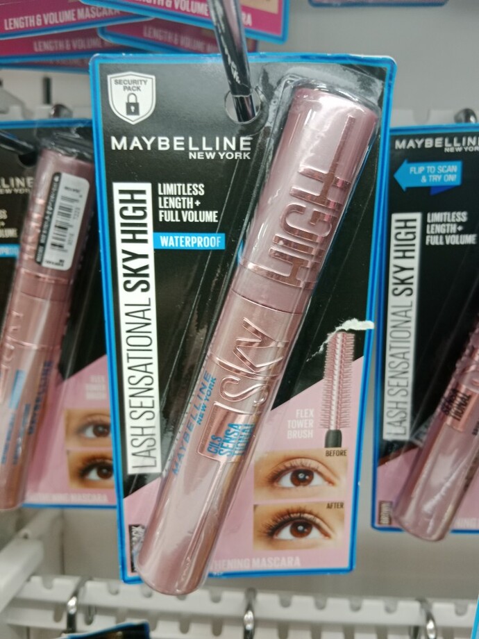 Ladies, your views on mascara, guys do you find hot chicks with mascara even hotter π₯?