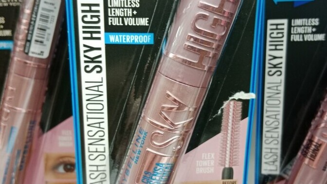 Ladies, your views on mascara, guys do you find hot chicks with mascara even hotter 🔥?