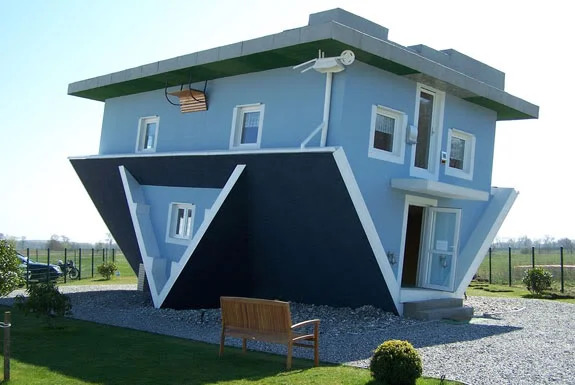 Do you like weird, unusual, or different house designs? Whatโs your favorite type of house design?