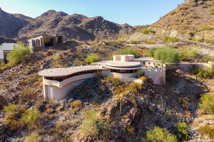 Do you like weird, unusual, or different house designs? What’s your favorite type of house design?