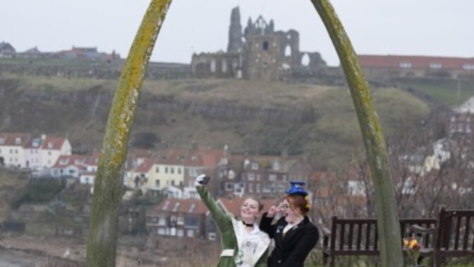 Should Whitby get a new real whale arch?