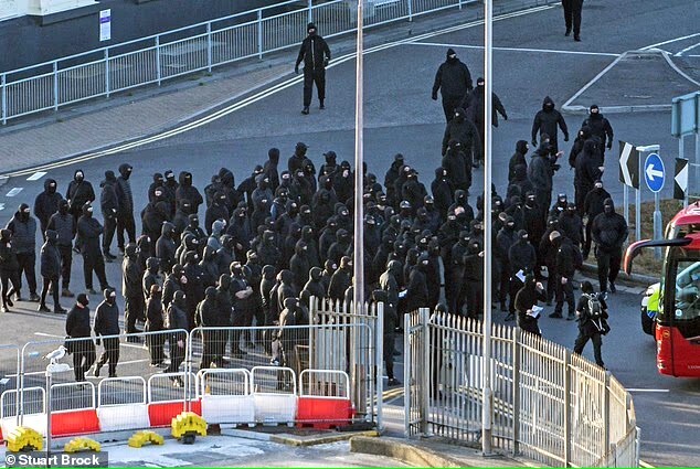 Should the UK government send the army in to crush the Dover terrorists?