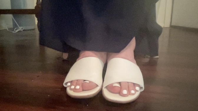 Which toenail color should I pick for early fall warm weather?