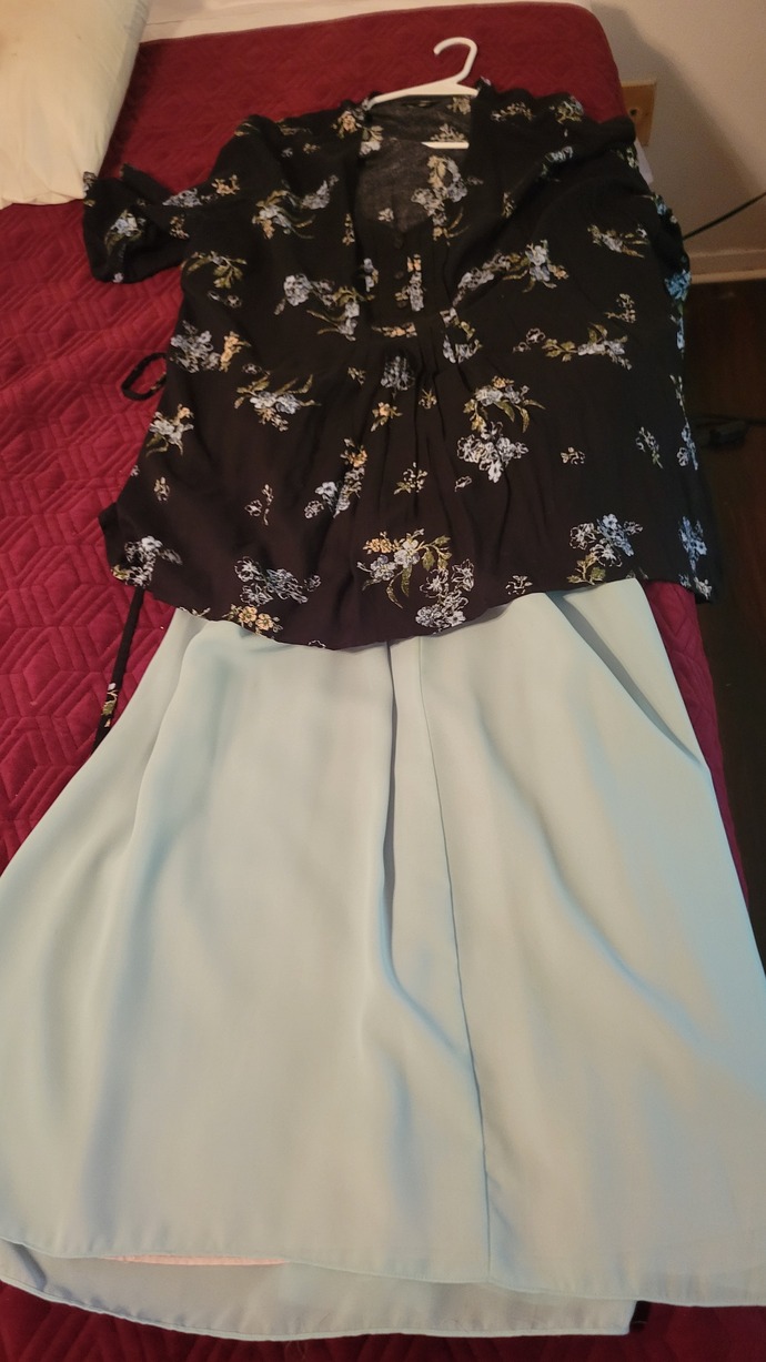 What shoes and accessories should I wear with this fall outfit?