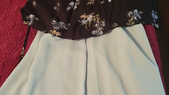 What shoes and accessories should I wear with this fall outfit?