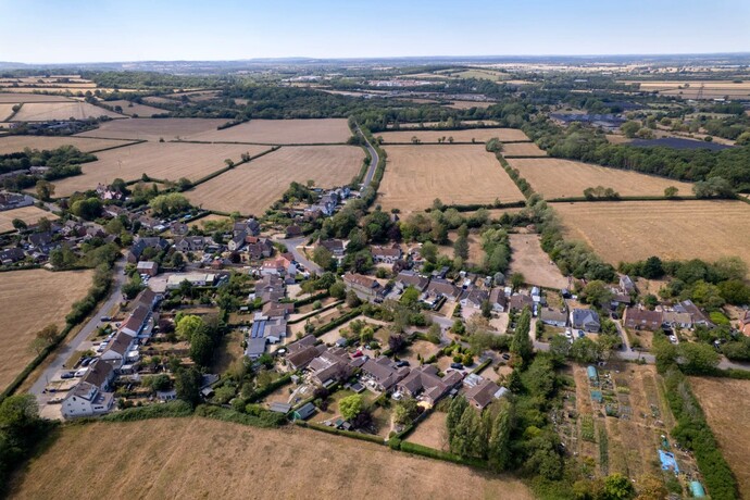 Should the village of Piddington leave the UK?
