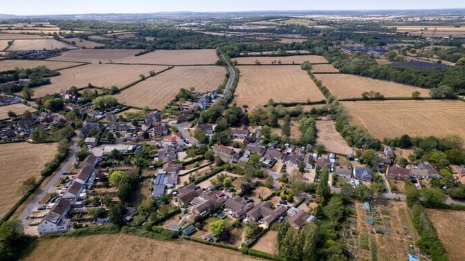 Should the village of Piddington leave the UK?