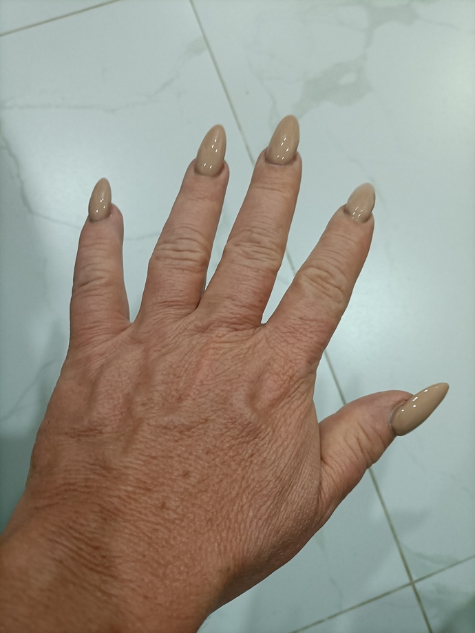 Do you have long FINGERNAILS?