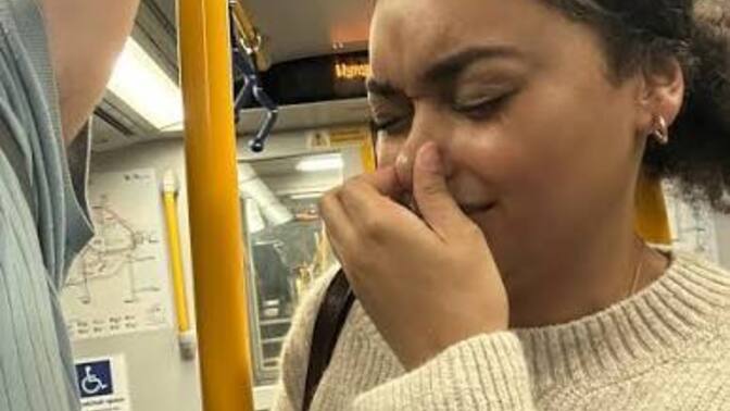 If a woman has body odor or smelly armpits, should she shave her armpit hair or stand on the bus? Can men get away with it more than women?