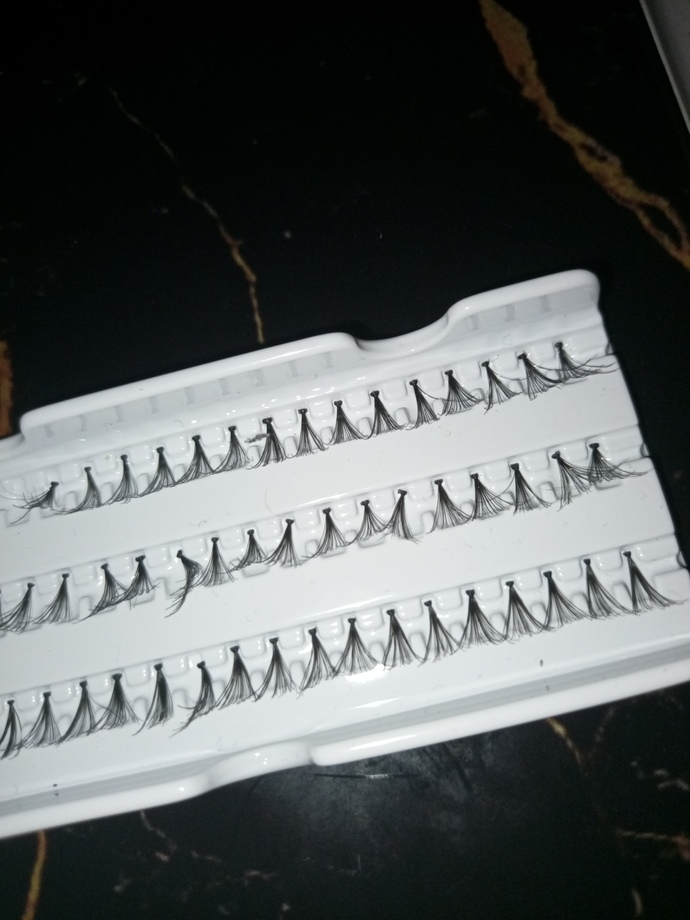 How tf do u put these lashes on ππππ ive been struggling with this shit?