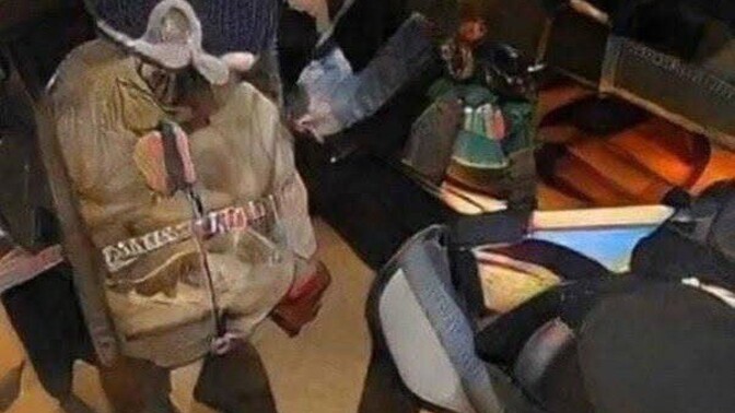 How many objects can you identify in this photo?