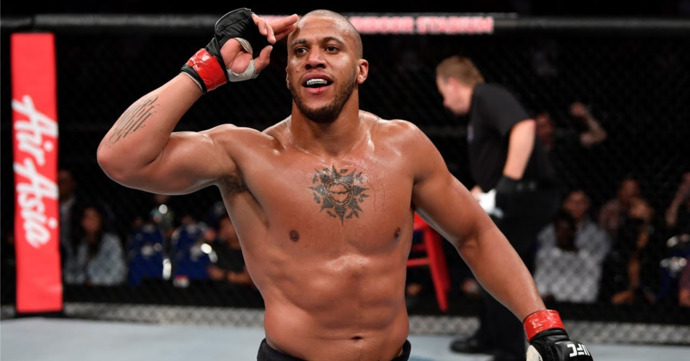 Who wins this UFC heavyweight title bout in November ?