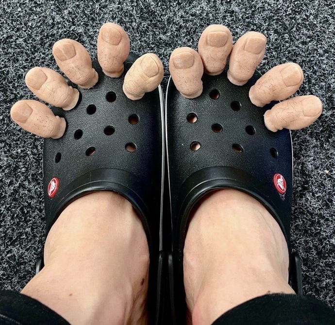 Is it bad for your feet to only wear flip flops every day?