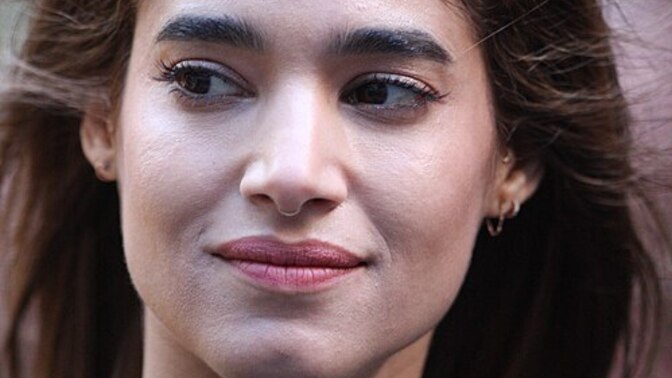 Is Sofia Boutella or Courteney Cox beautiful?