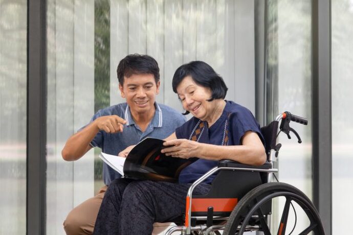 Anyone else have to take care of their ailing parents (or had to)?