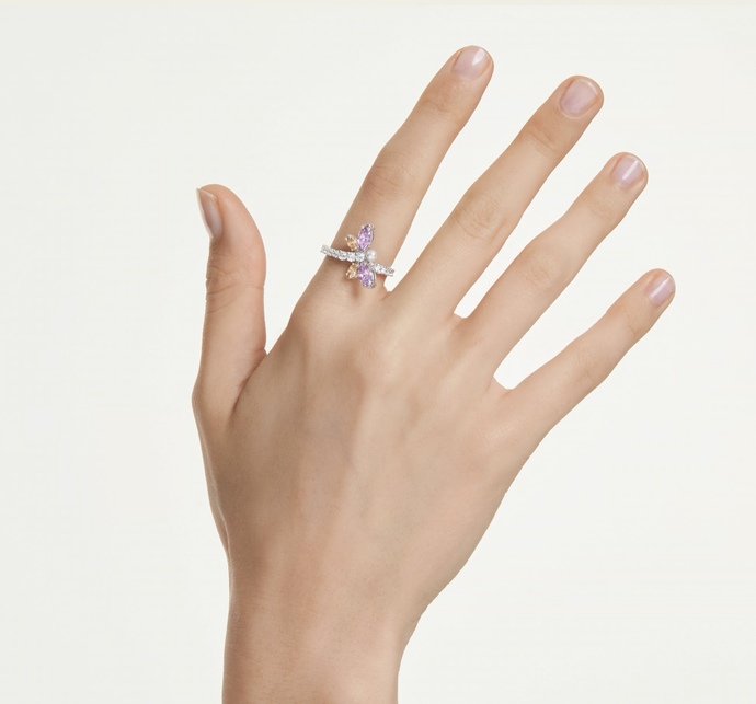 Im really torn between these two rings. Which one do you think is nicer?
