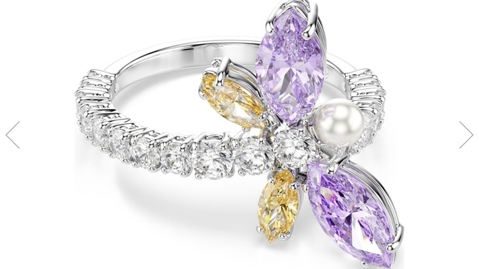 I'm really torn between these two rings. Which one do you think is nicer?