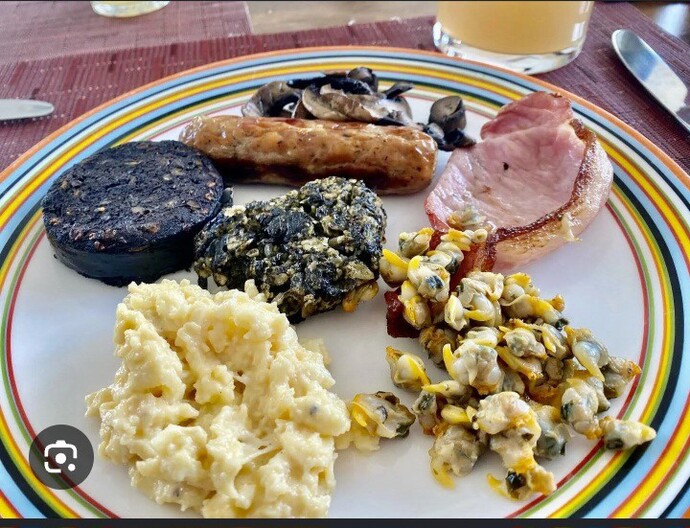 Should food on a plate touch?