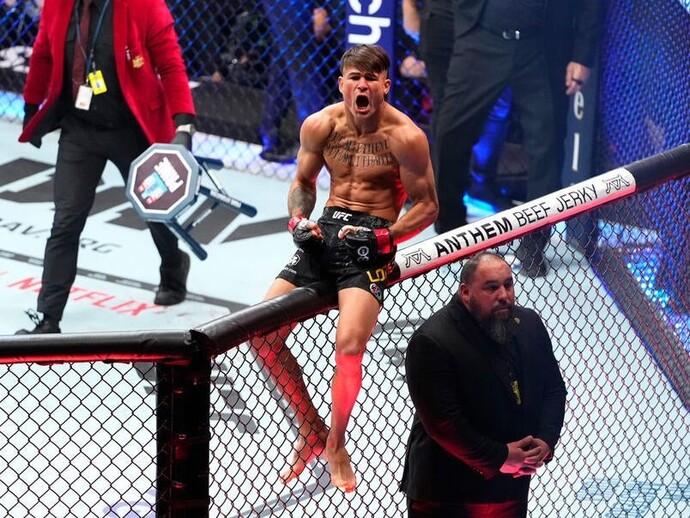 Oliveira vs Lopez for the bmf title , whos your pick?