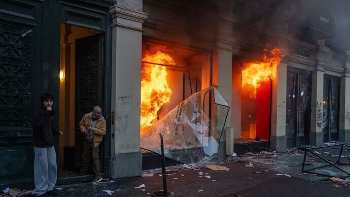I love Paris in the springtime.