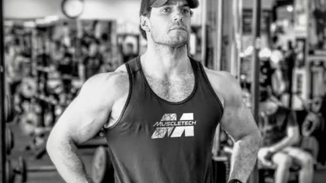 How can I build a Henry Cavill-inspired physique through bodybuilding?